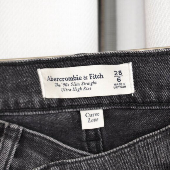 Abercrombie & Fitch Crossover Ultra High Rise 90s Straight Black Jean Sz 28/6 - Picture 4 of 6